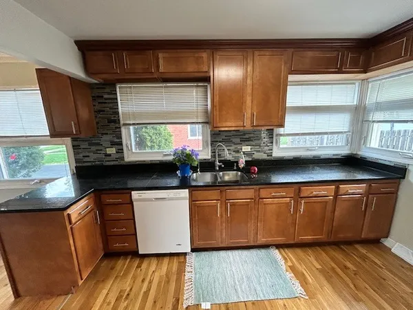 $3,400 | 312 North Reuter Drive, Arlington Heights, IL 60005