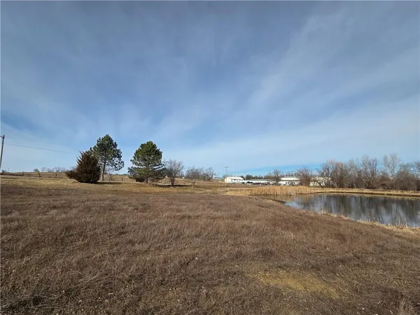 $90,000 | 10464 Highway 18, Butler, MO 64730