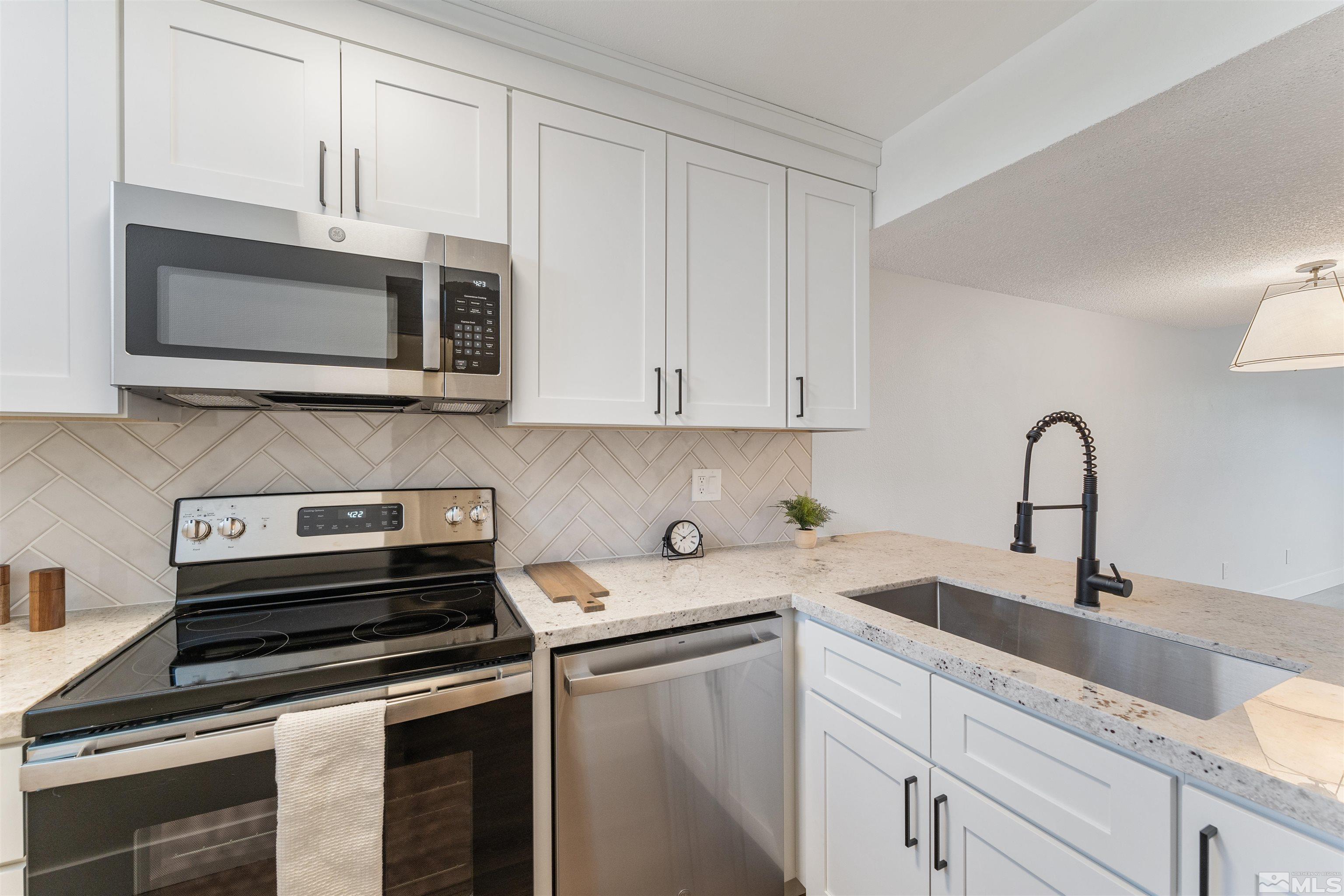 863 Nutmeg Place, Unit 18 Reno, NV 89502 - Photo 5 of 32 Photo 5