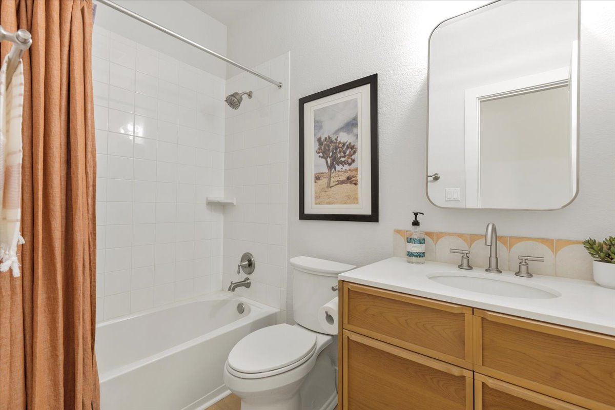 132 Emerald Garden Road San Marcos, TX 78666 - Photo 21 of 38 Secondary Bathroom