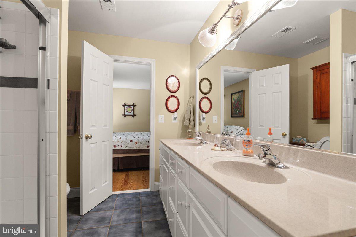 7610 Bear Wallow Road Warrenton, VA 20186 - Photo 31 of 44 Jack and Jill Bath