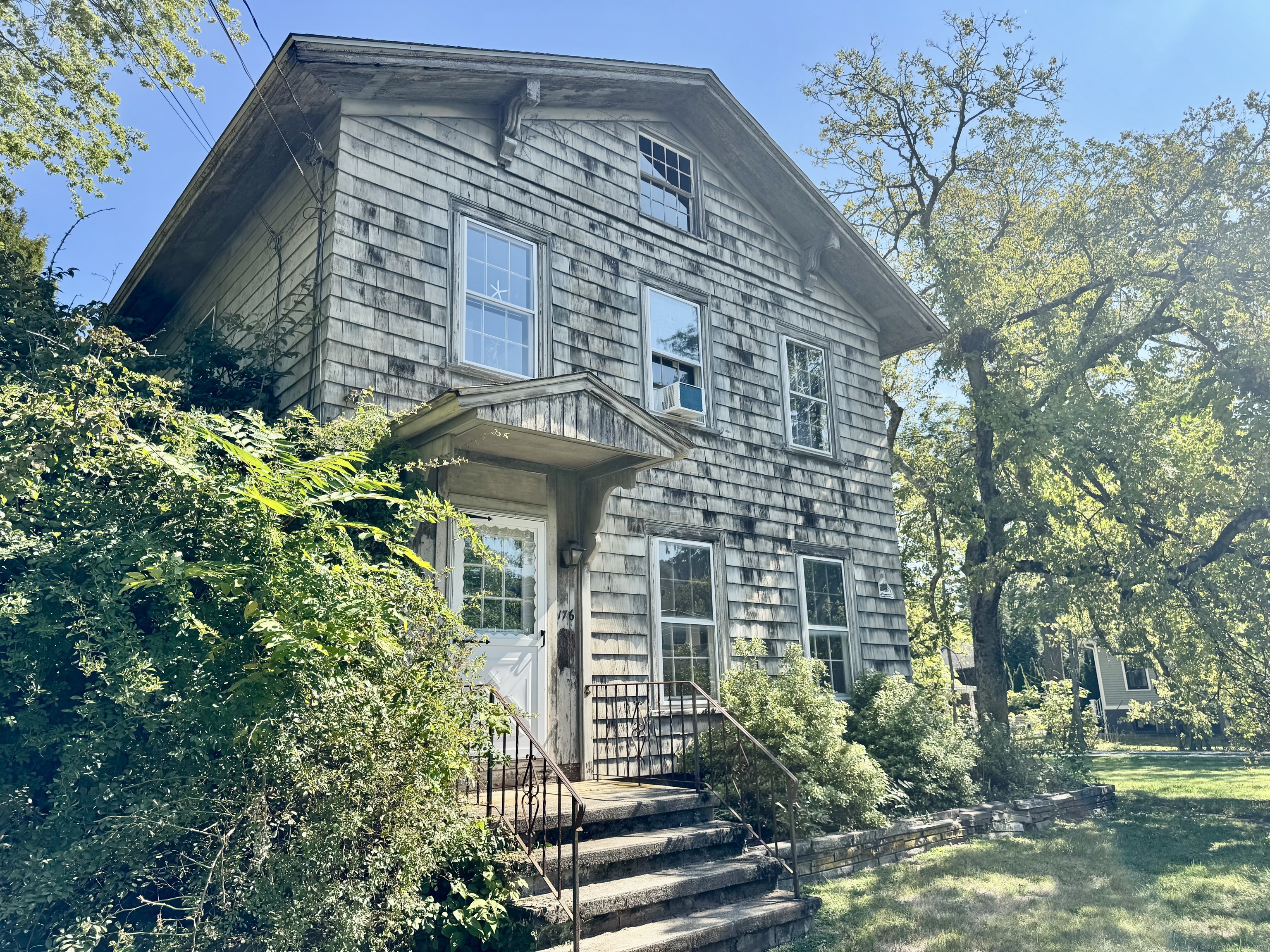 174 Whitfield Street Guilford, CT 06437 - Photo 2 of 40 a front view of a house