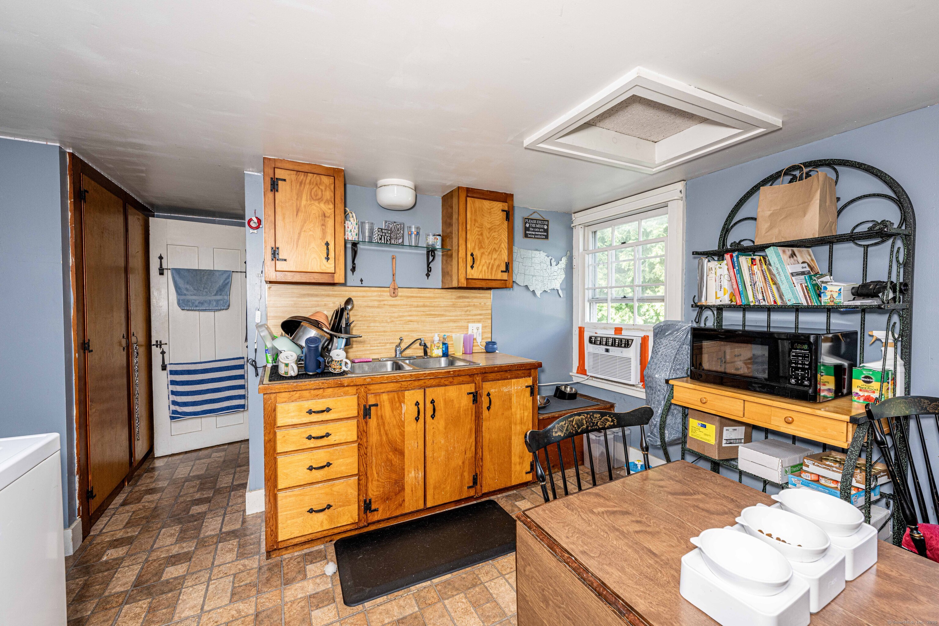 174 Whitfield Street Guilford, CT 06437 - Photo 24 of 40 a bedroom with furniture and a dresser