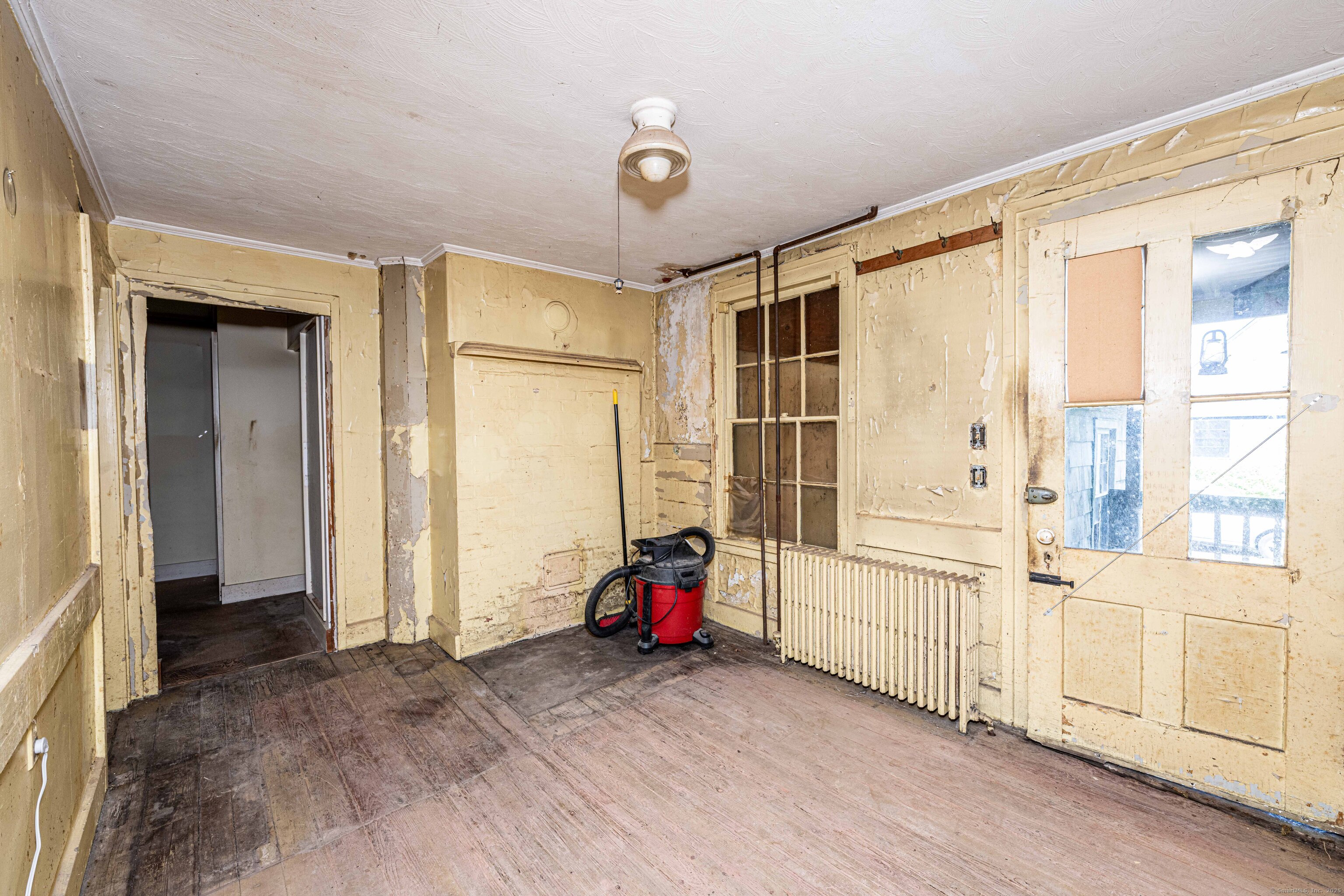 174 Whitfield Street Guilford, CT 06437 - Photo 29 of 40 a view of a livingroom with furniture