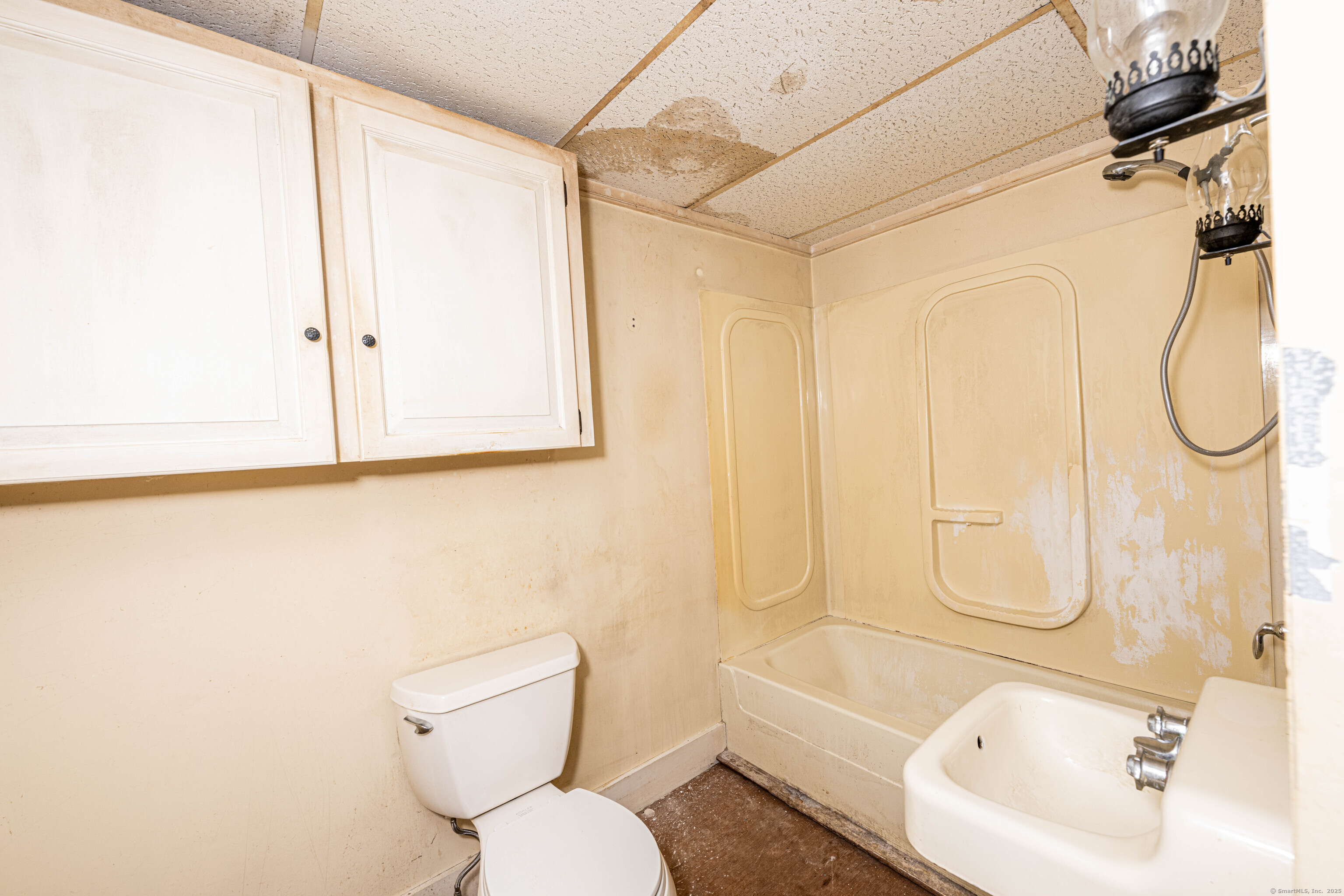 174 Whitfield Street Guilford, CT 06437 - Photo 34 of 40 a bathroom with a toilet sink and shower