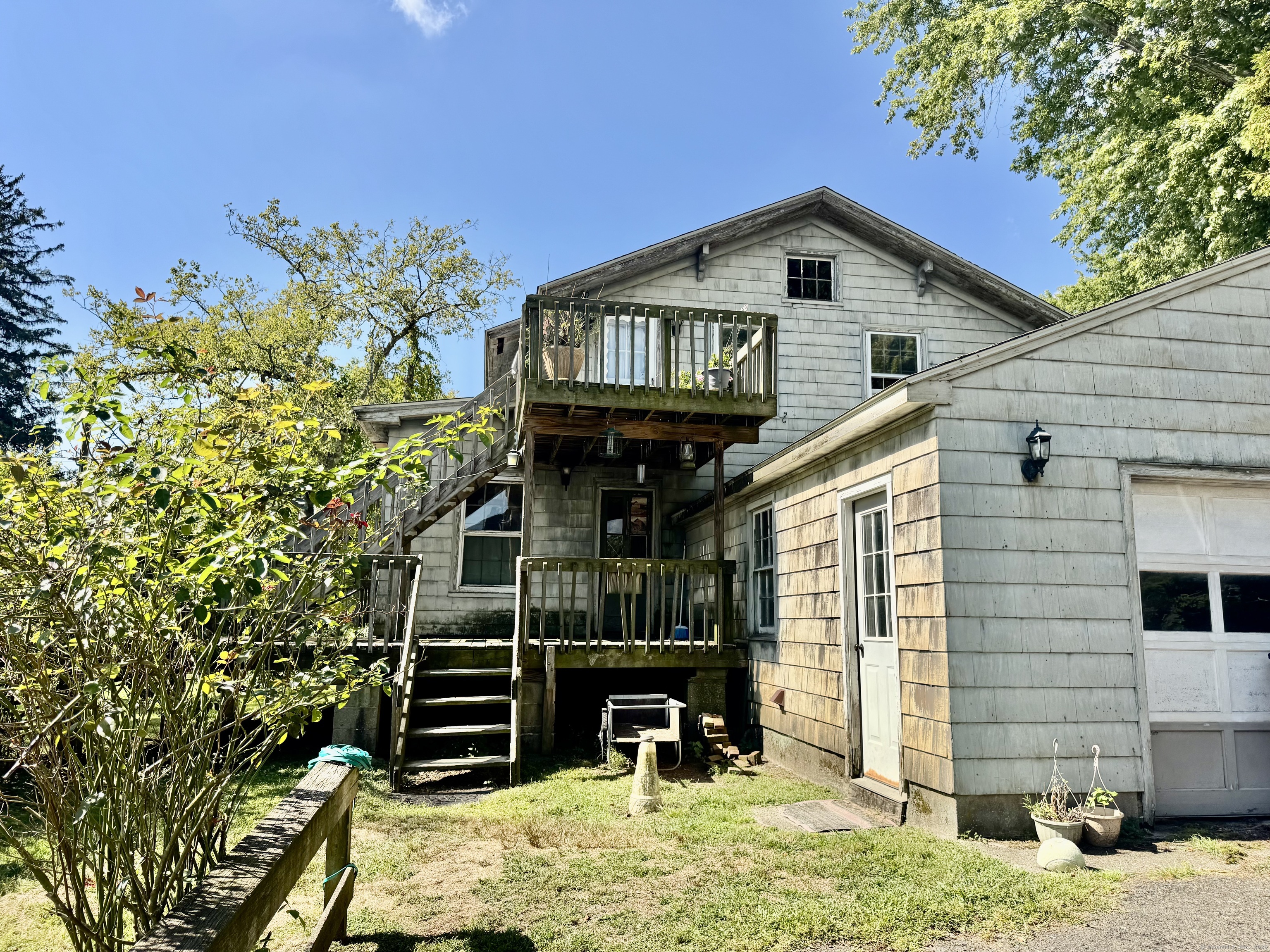 174 Whitfield Street Guilford, CT 06437 - Photo 5 of 40 a front view of a house with garden