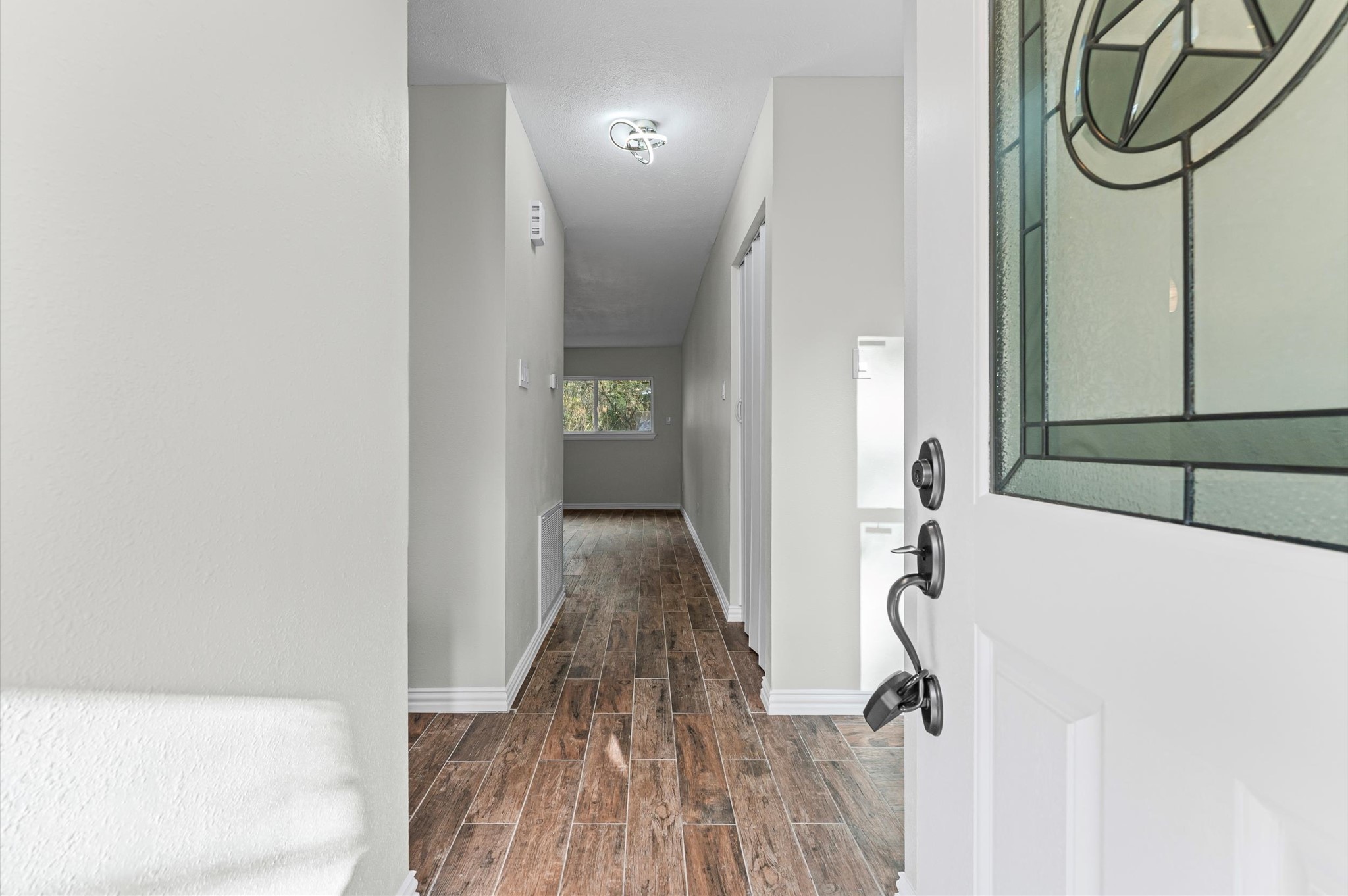 1808 North Red Cedar Circle Spring, TX 77380 - Photo 4 of 31 a view of a bathroom with a bathtub
