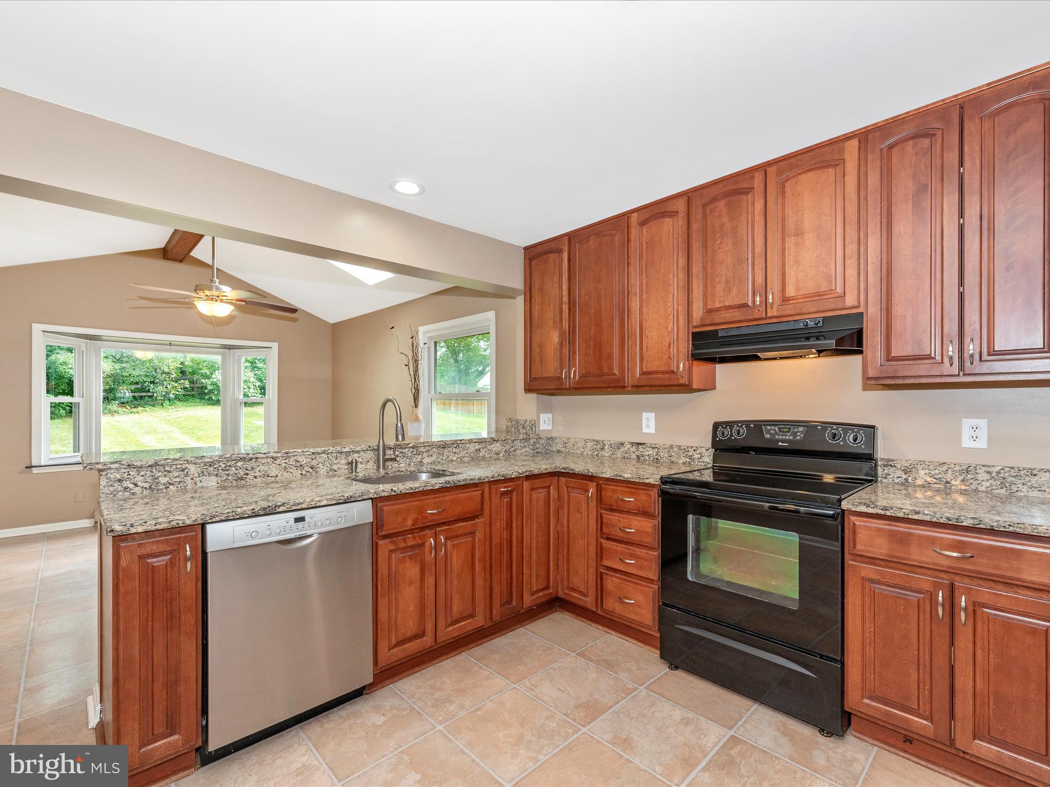 8009 Hilton Road Gaithersburg, MD 20882 - Photo 17 of 61 Kitchen