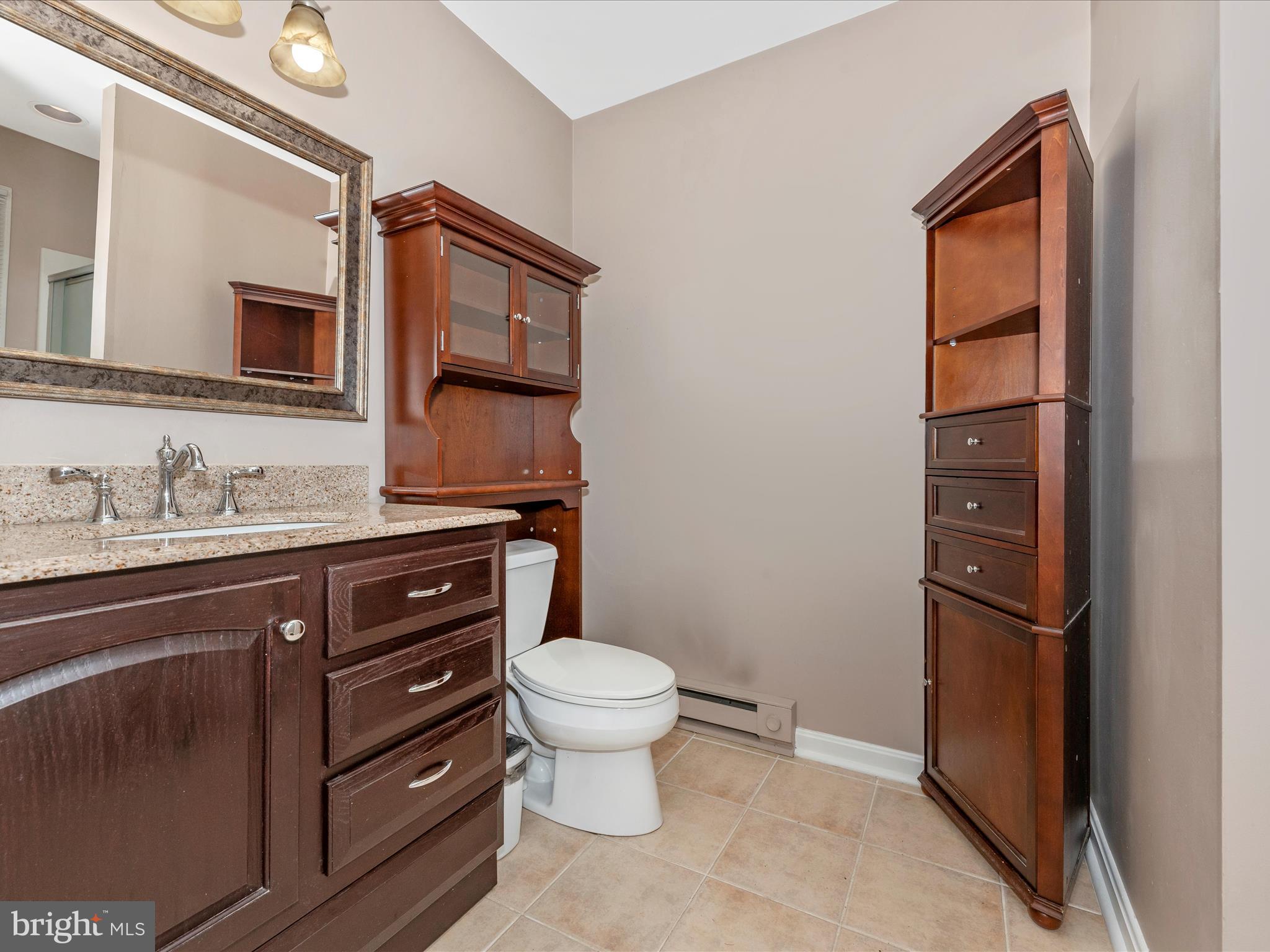 8009 Hilton Road Gaithersburg, MD 20882 - Photo 25 of 61 Primary Bathroom