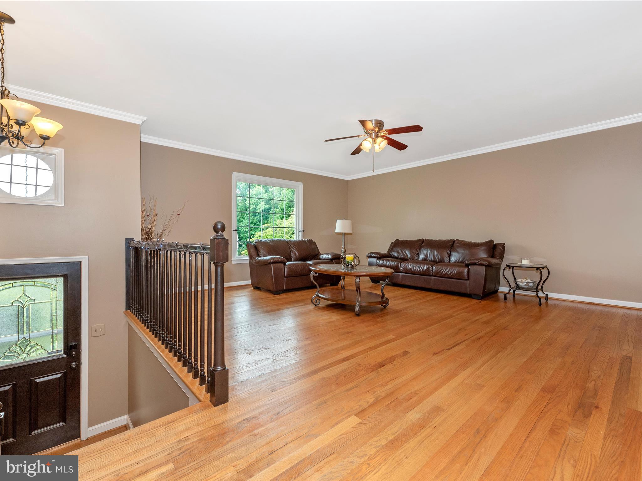 8009 Hilton Road Gaithersburg, MD 20882 - Photo 5 of 61 Living Room