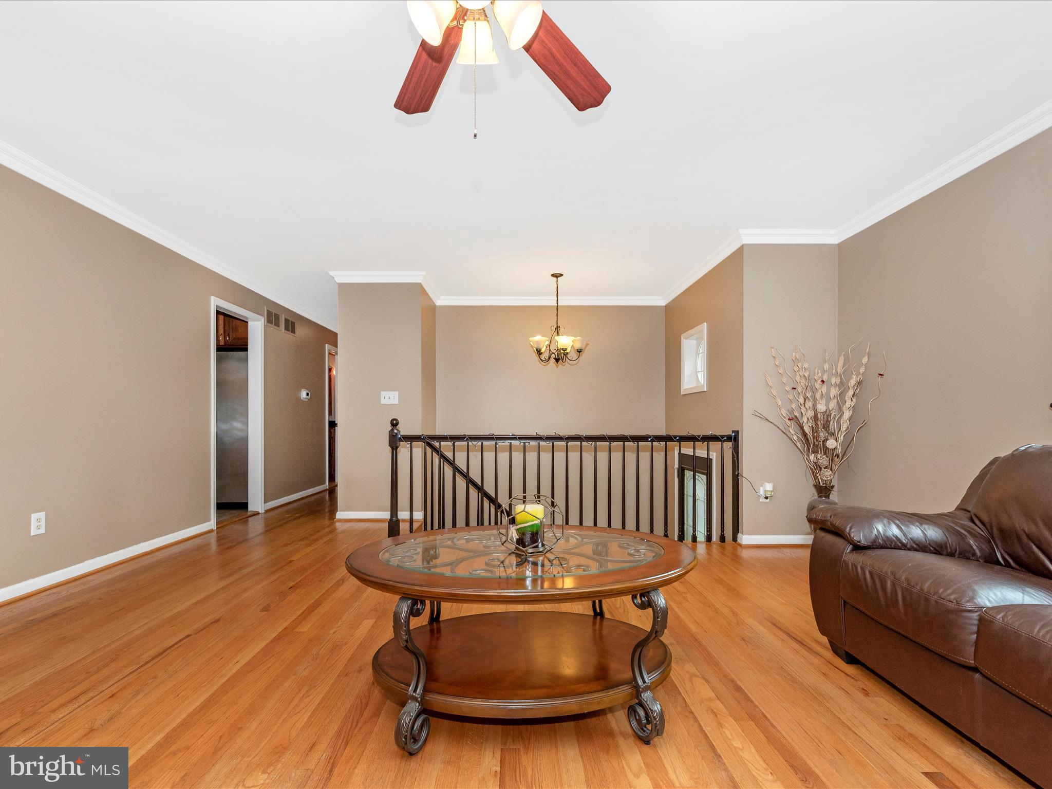 8009 Hilton Road Gaithersburg, MD 20882 - Photo 7 of 61 Living Room