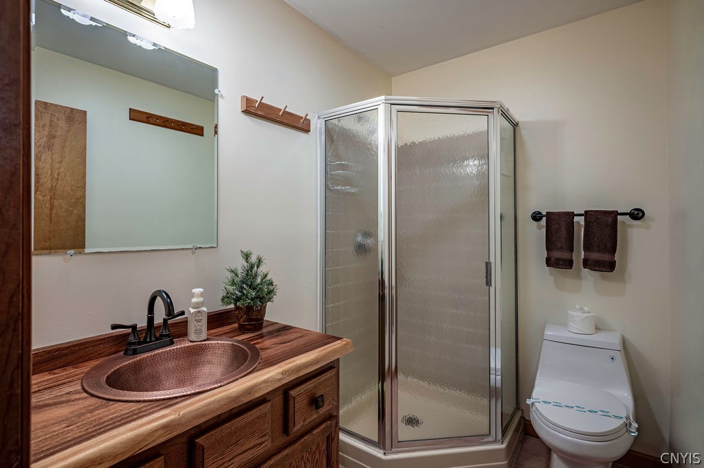 21 Rocky Point Circle Inlet, NY 13360 - Photo 19 of 31 Upstairs Full Bathroom