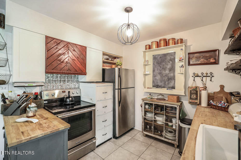 610 Busbee Road Knoxville, TN 37920 - Photo 13 of 42 3E6A1151-3