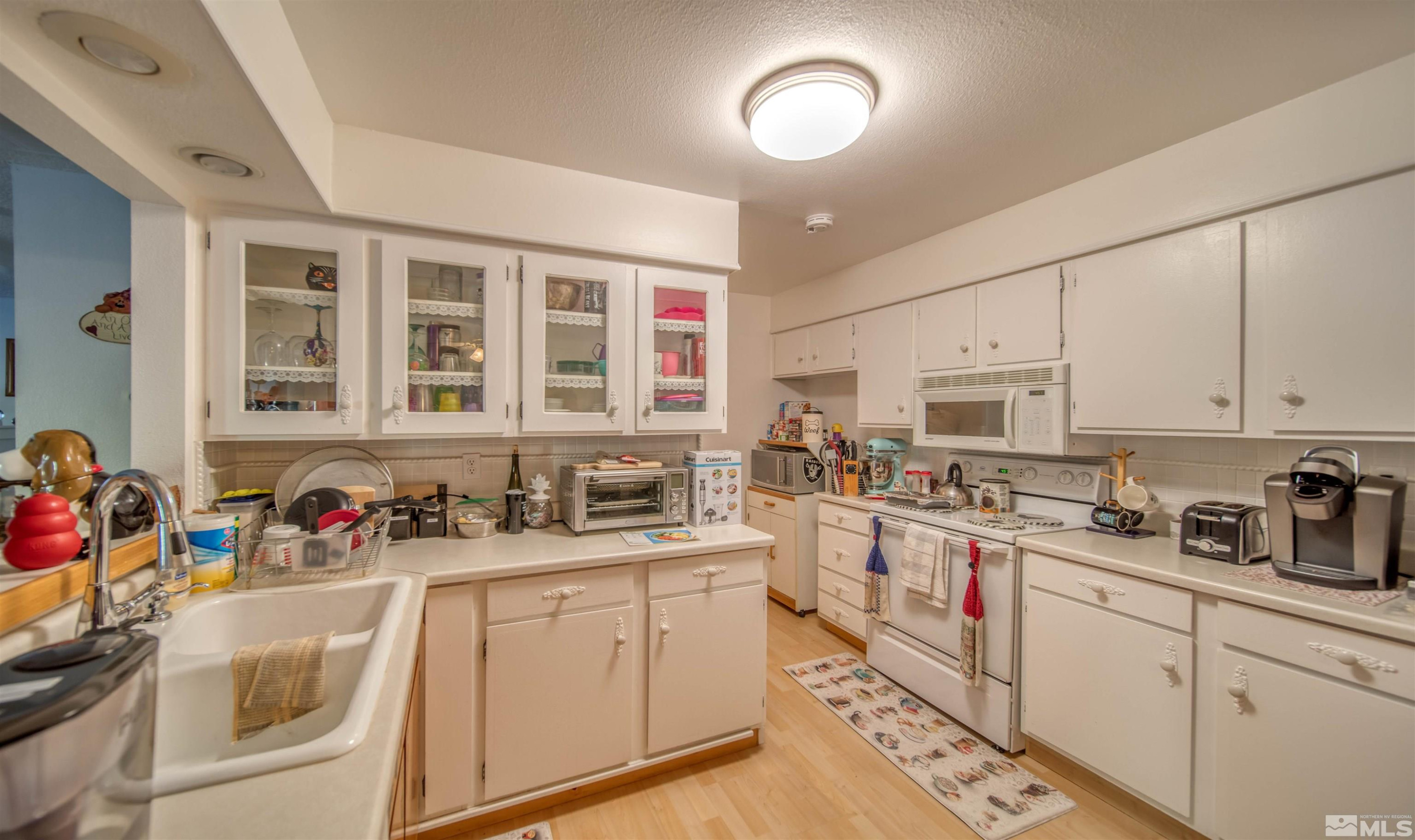 6480 Lotus Street Reno, NV 89506 - Photo 9 of 22 a kitchen with a sink stove and cabinets