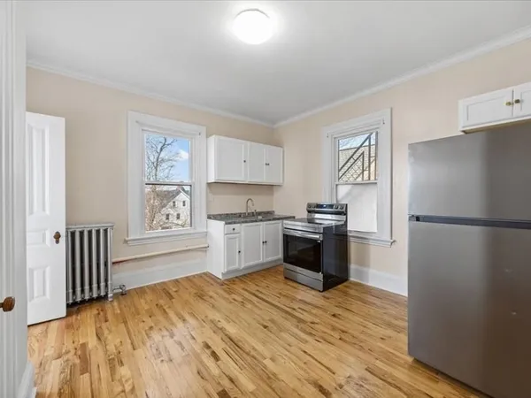 $2,475 | 52 Underwood Street, Unit SUITE B, Fall River, MA 02720