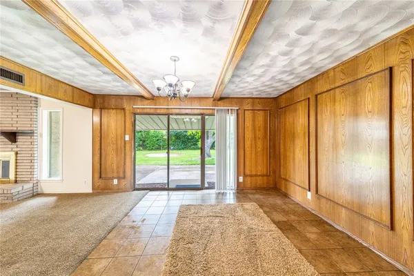 a view of entryway with a front door