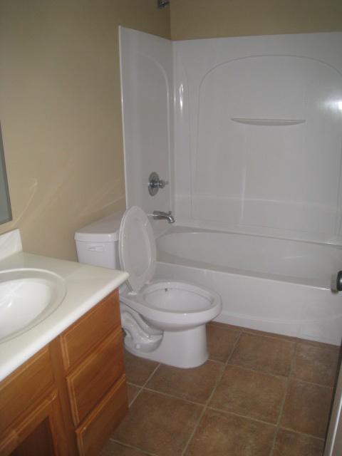 2626 South Key Biscayne Drive Gilbert, AZ 85295 - Photo 8 of 12 Hall Bath