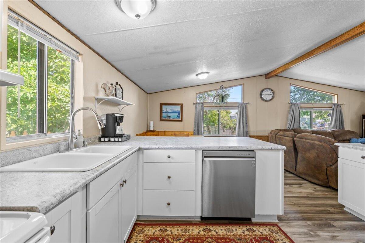 1641 Gibbon Road Central Point, OR 97502 - Photo 18 of 30 16-CI_1479