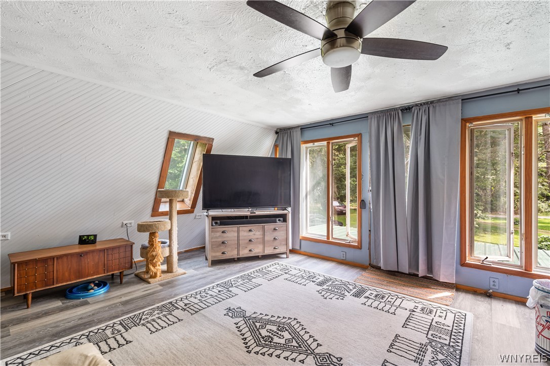 2834 Pee Dee Road, Unit 4 Wethersfield, NY 14024 - Photo 34 of 41 Living Room Area - 2nd Floor