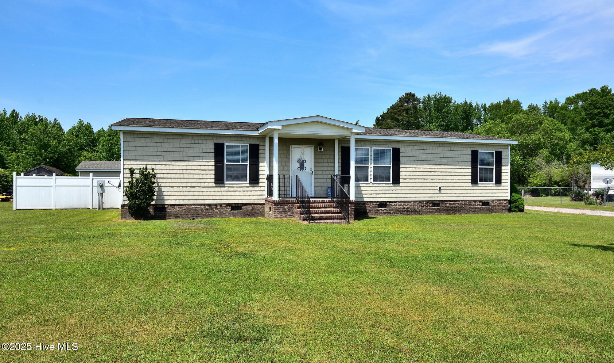 1424 Wood Duck Road Elm City, NC 27822 - Photo 2 of 38 Front of the house
