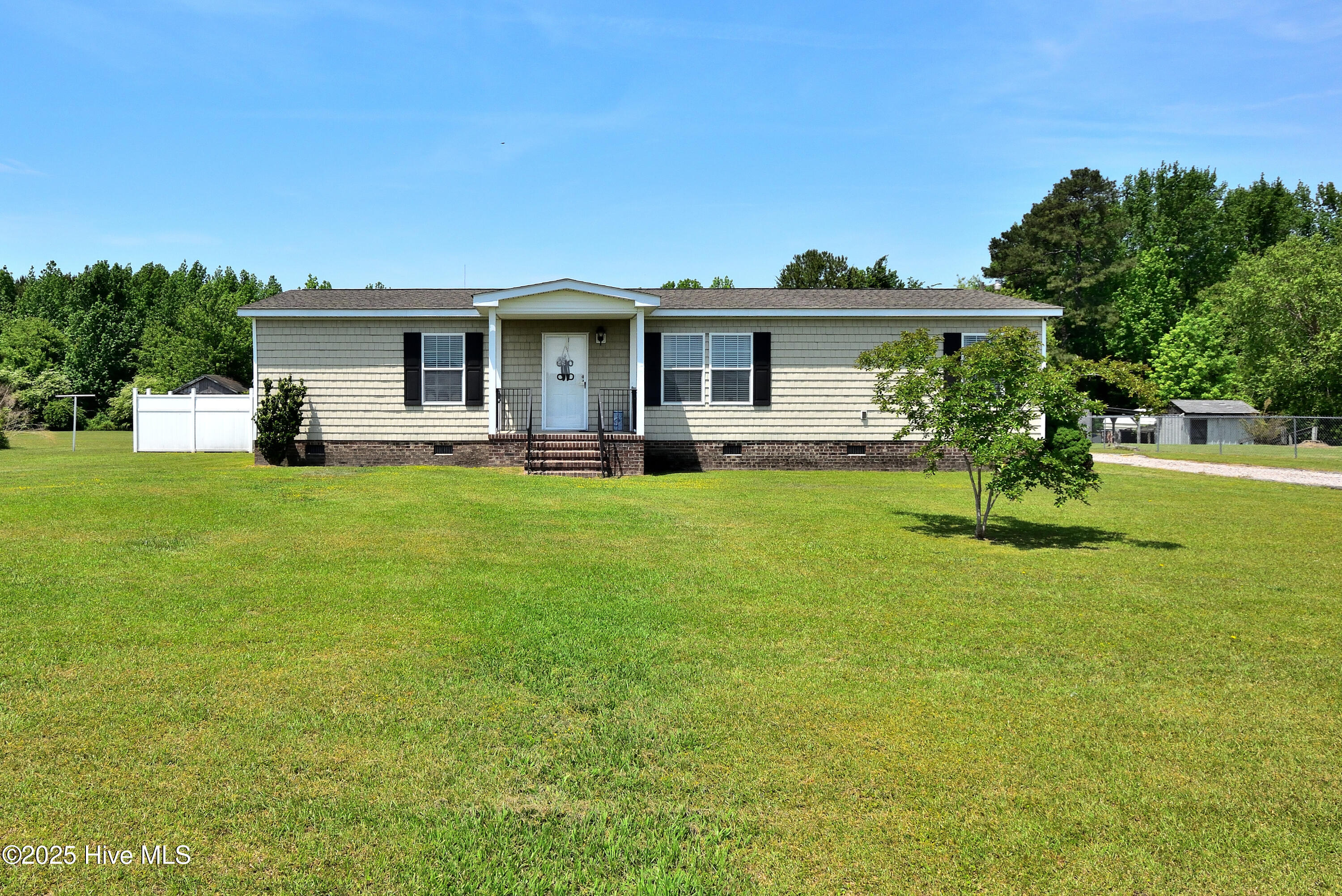 1424 Wood Duck Road Elm City, NC 27822 - Photo 3 of 38 Front of the house