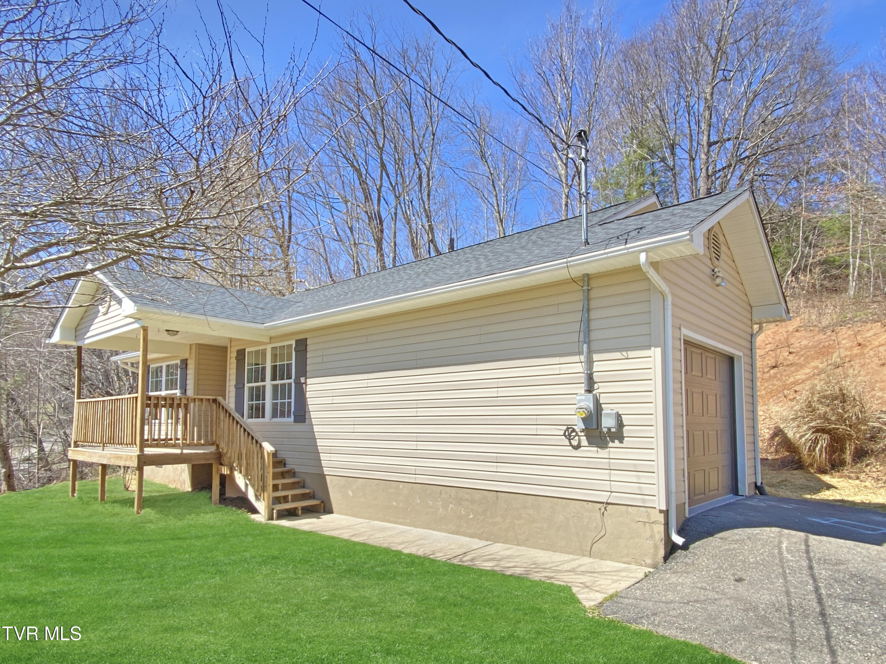 1 - Front Exterior Right