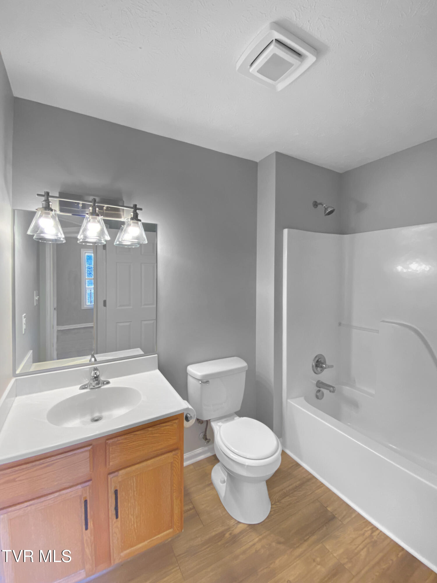 302 Grover Reece Road Trade, TN 37691 - Photo 15 of 29 15 - Family Bathroom