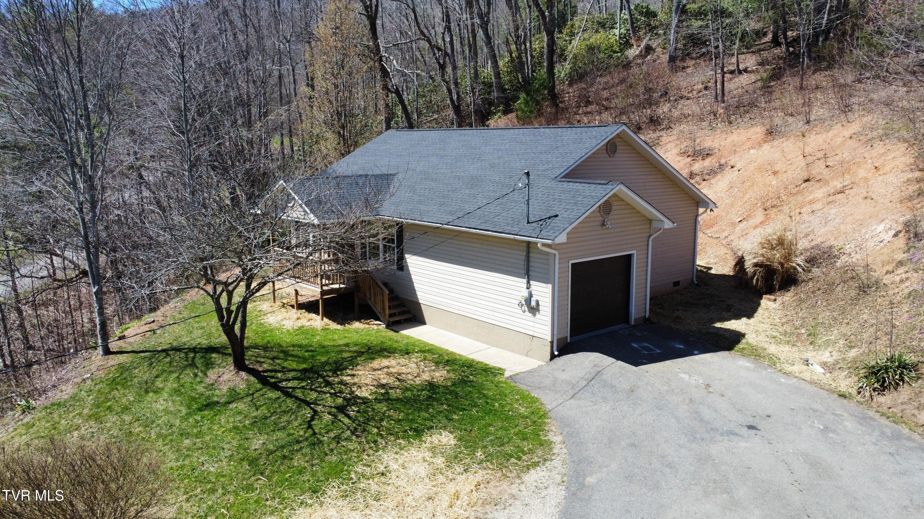 302 Grover Reece Road Trade, TN 37691 - Photo 21 of 29 21 - Aerial Front Right