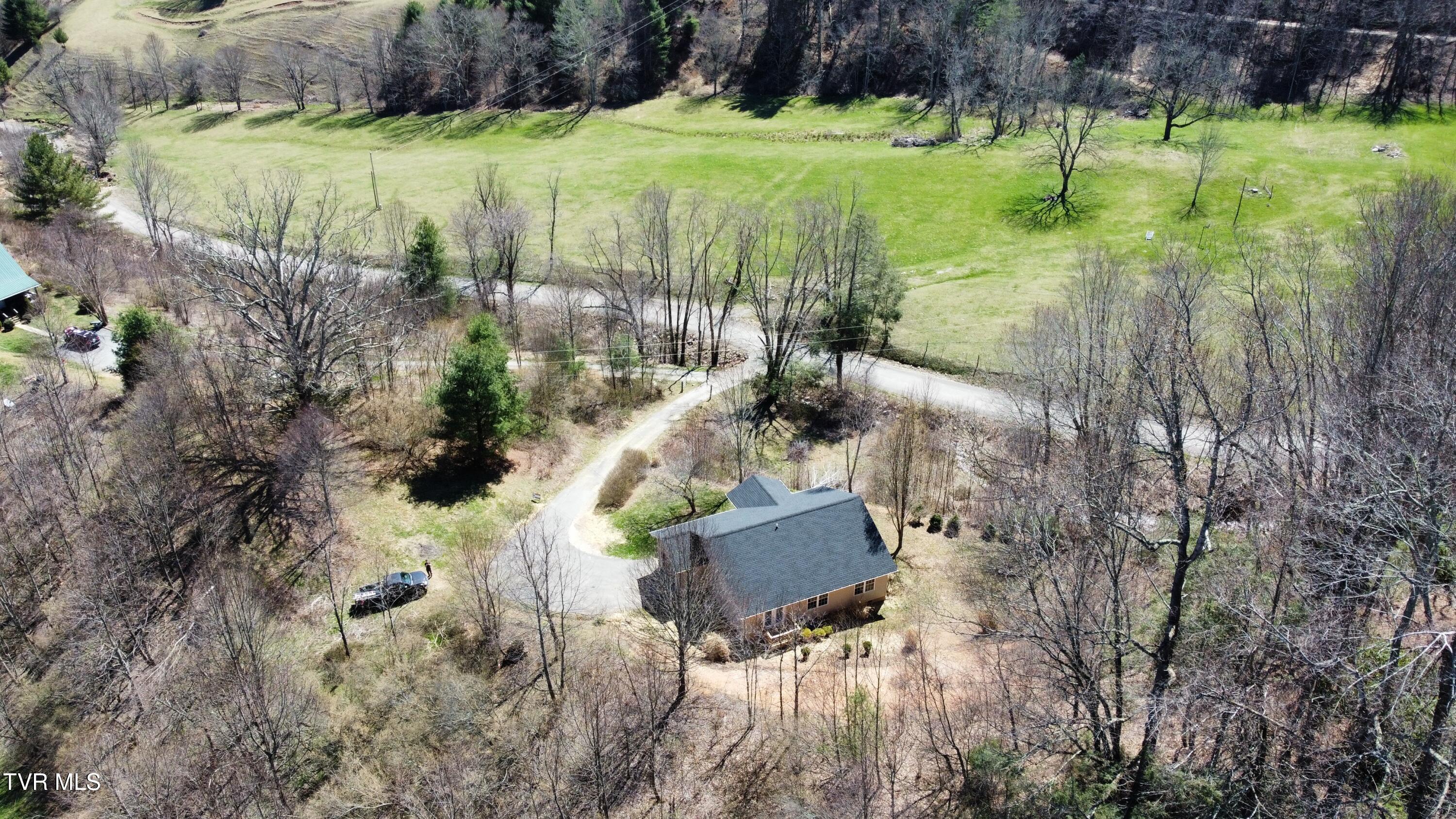 302 Grover Reece Road Trade, TN 37691 - Photo 25 of 29 25 - Aerial - Rear Left