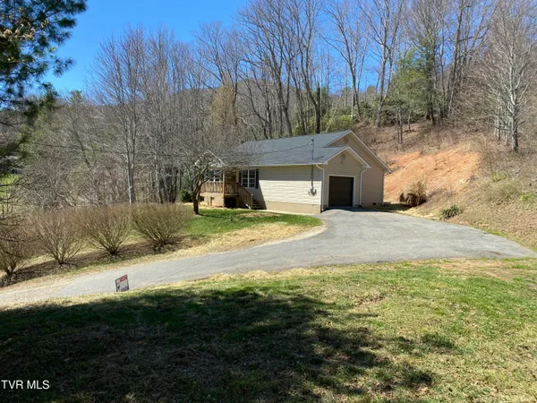 $249,900 | 302 Grover Reece Road, Trade, TN 37691