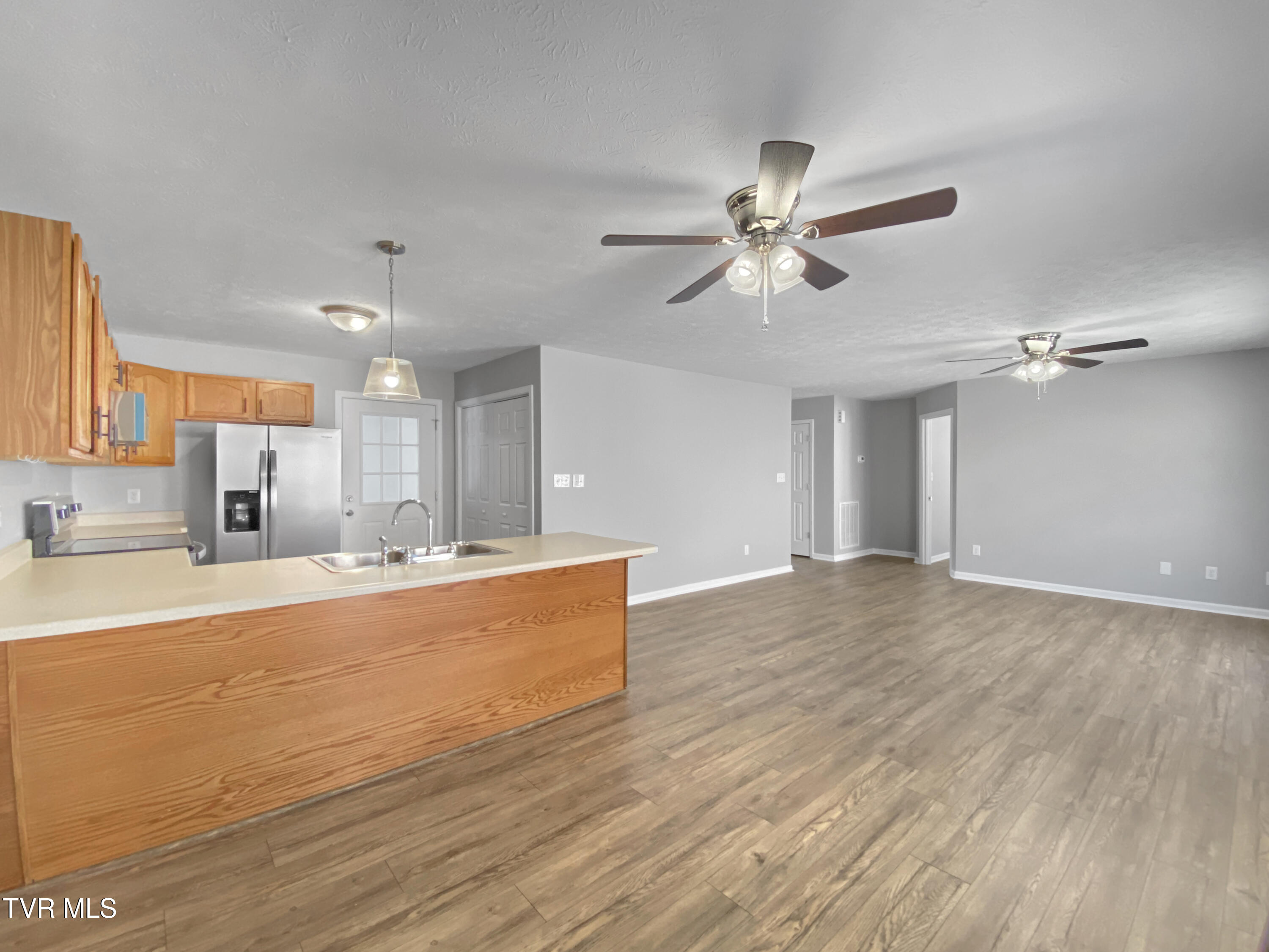 302 Grover Reece Road Trade, TN 37691 - Photo 8 of 29 8 - Living Room 3