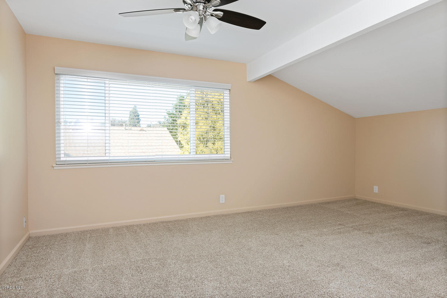 155 Ripley Street Camarillo, CA 93010 - Photo 11 of 22 155 Ripley St-MLS_Size-011-15-Master Bed