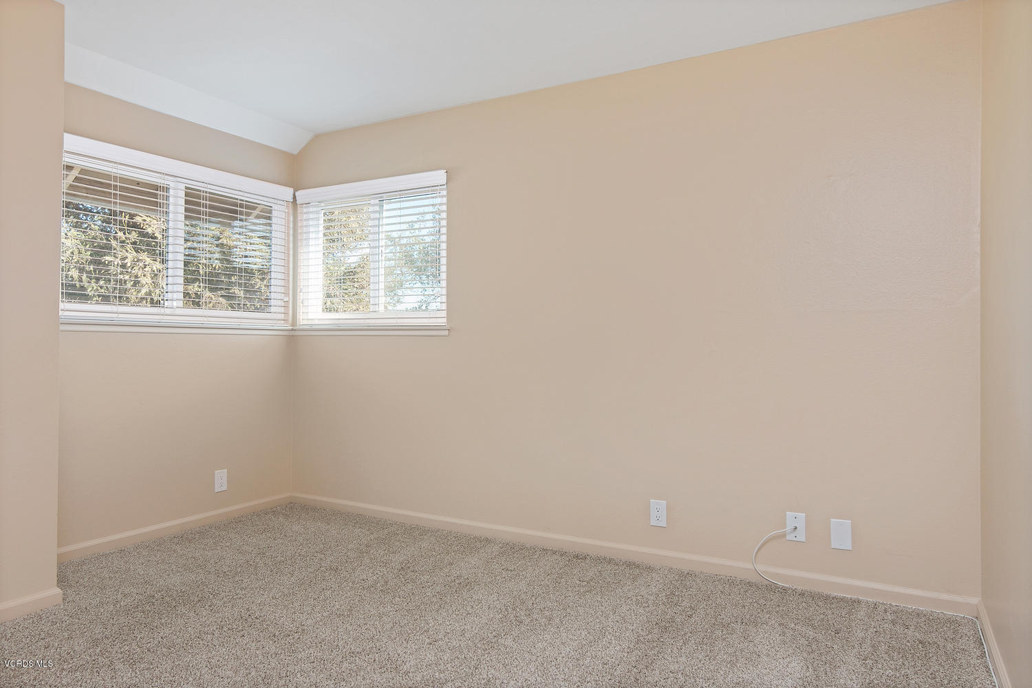 155 Ripley Street Camarillo, CA 93010 - Photo 14 of 22 155 Ripley St-MLS_Size-014-11-Bedroom 2-