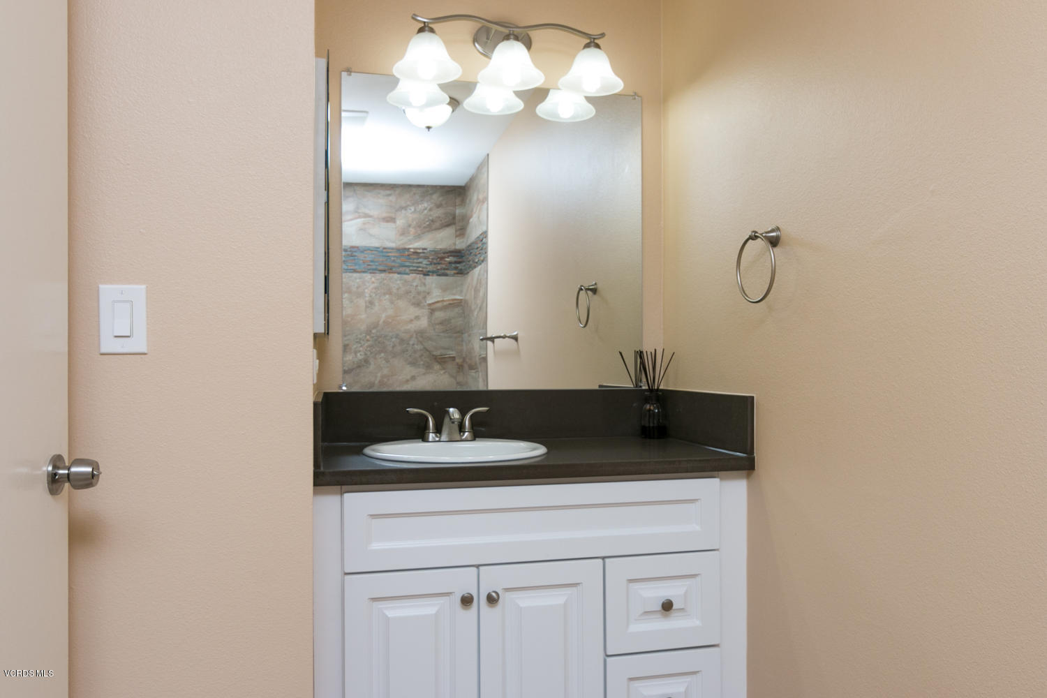 155 Ripley Street Camarillo, CA 93010 - Photo 16 of 22 155 Ripley St-MLS_Size-016-13-Bathroom-1