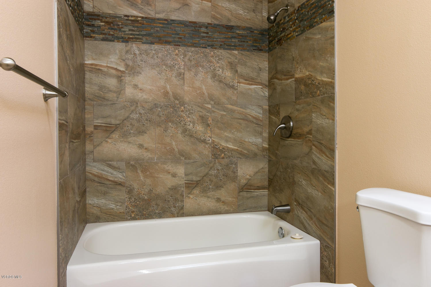 155 Ripley Street Camarillo, CA 93010 - Photo 17 of 22 155 Ripley St-MLS_Size-017-19-Bathroom-1