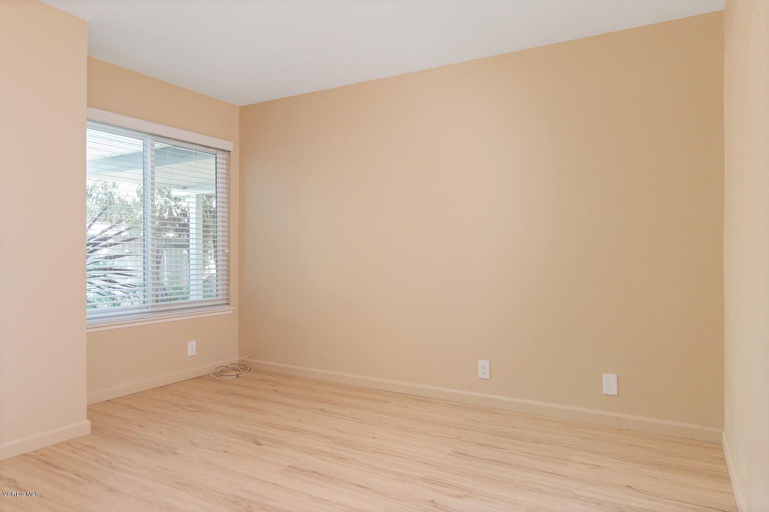 155 Ripley Street Camarillo, CA 93010 - Photo 18 of 22 155 Ripley St-MLS_Size-018-6-Bedroom3-15