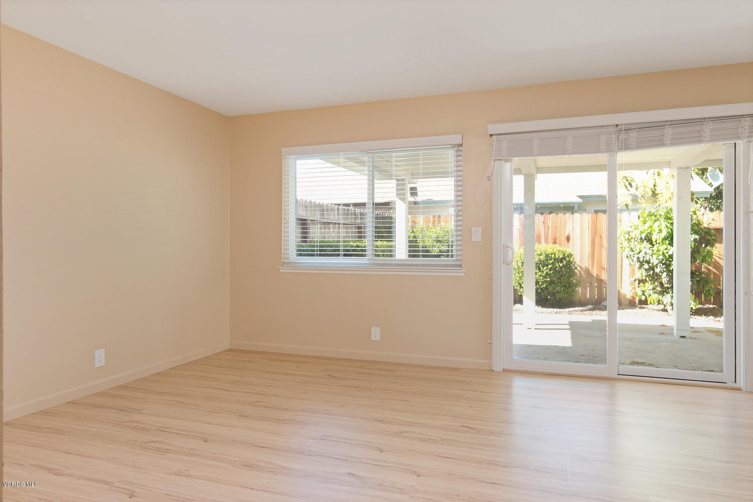 155 Ripley Street Camarillo, CA 93010 - Photo 7 of 22 155 Ripley St-MLS_Size-007-9-Dining Room