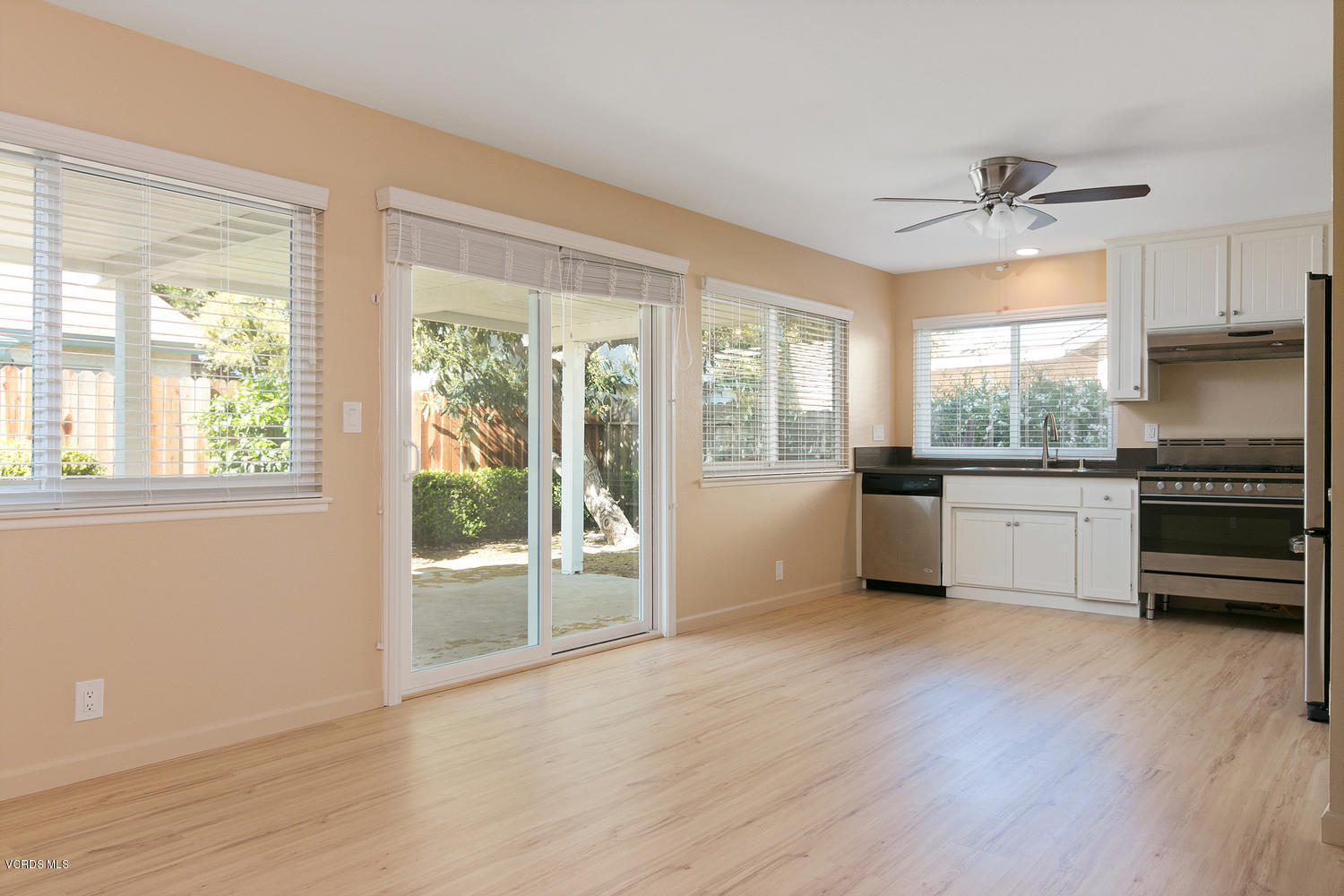 155 Ripley Street Camarillo, CA 93010 - Photo 8 of 22 155 Ripley St-MLS_Size-008-10-Dining Roo