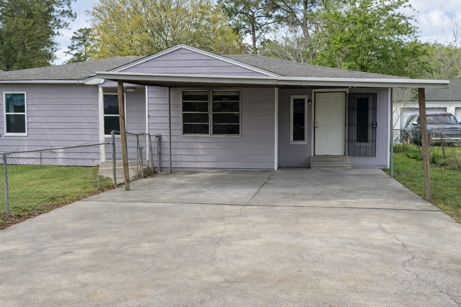 10341 Caxton Street Houston, TX 77016 - Photo 3 of 17 Front entrance and driveway view of the property.