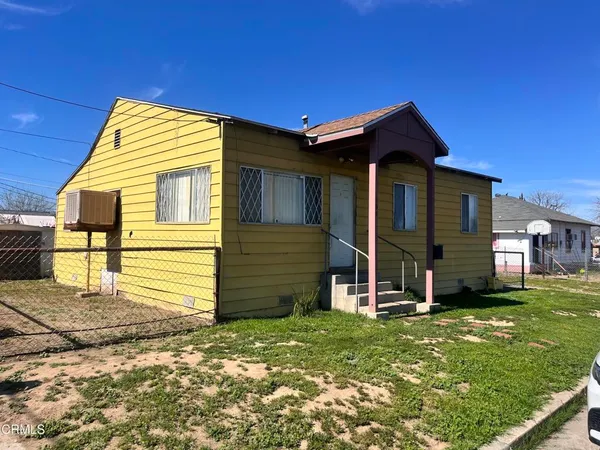a view of house with backyard