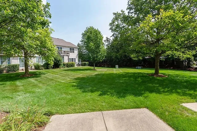 $2,850 | 1953 Fountain Grass Circle, Bartlett, IL 60103