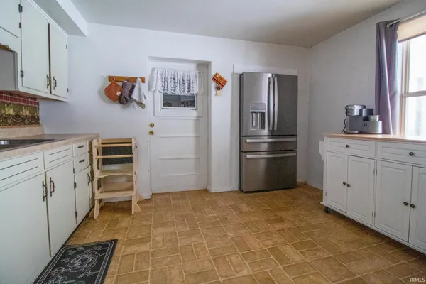 $155,000 | 225 Angling Road, Farmland, IN 47340