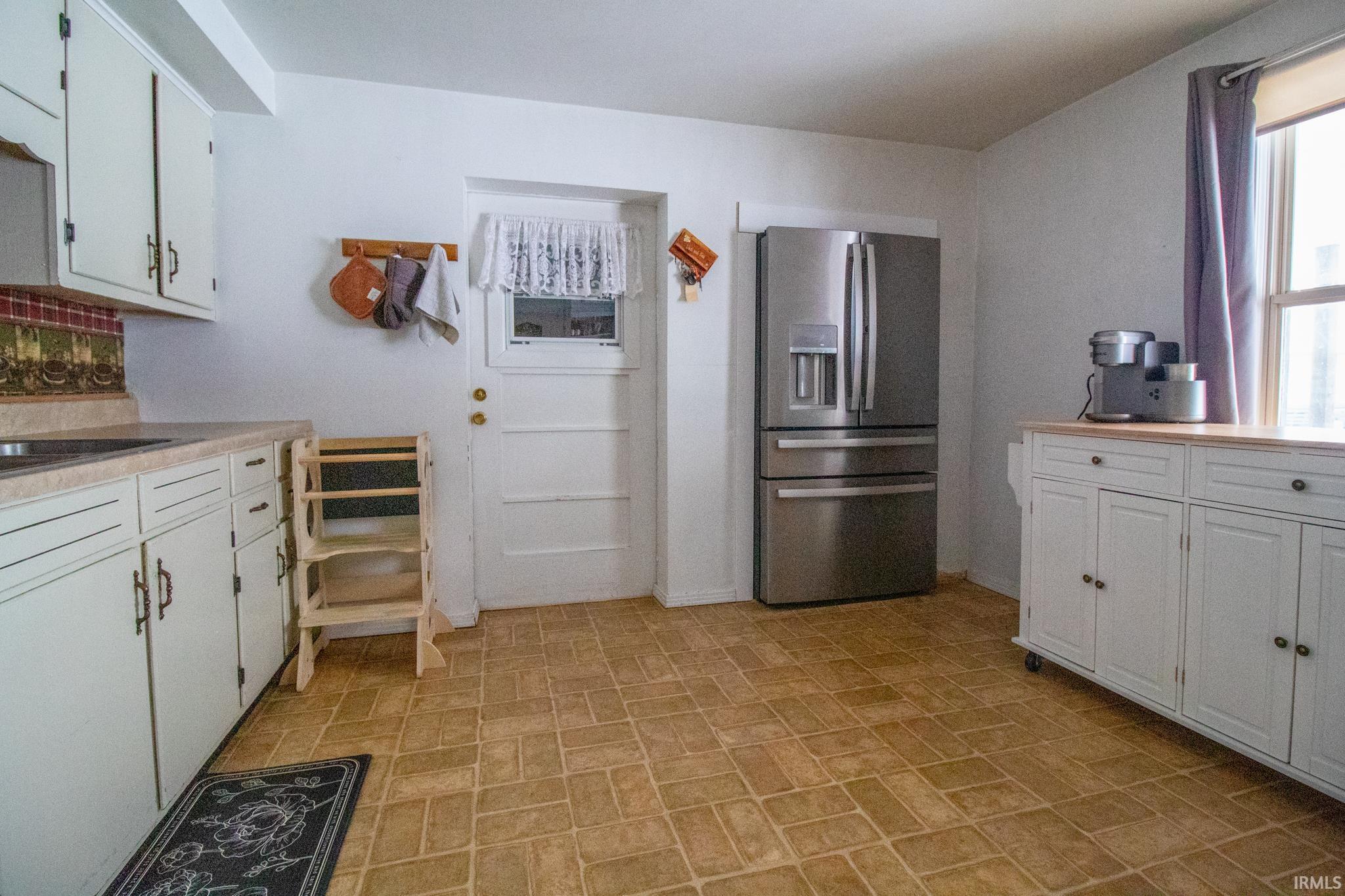 225 Angling Road Farmland, IN 47340 - Photo 12 of 25