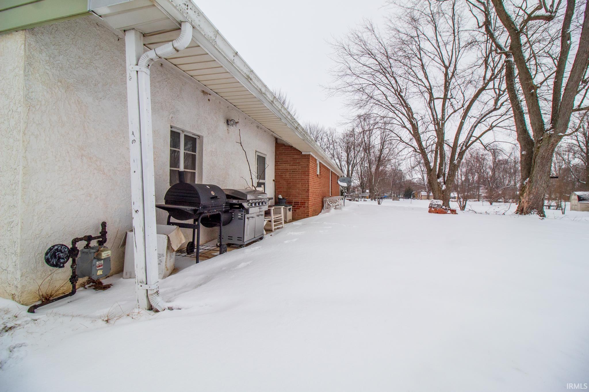 225 Angling Road Farmland, IN 47340 - Photo 7 of 25