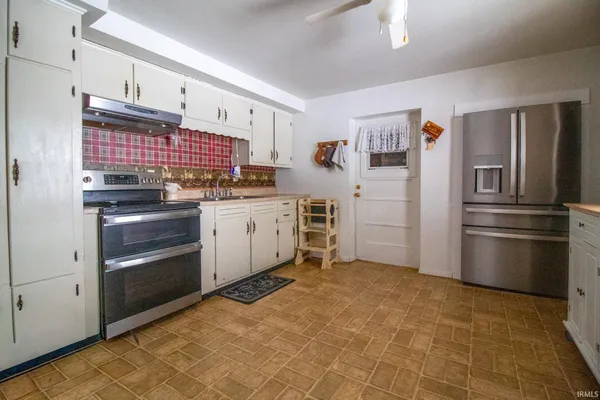 $155,000 | 225 Angling Road, Farmland, IN 47340