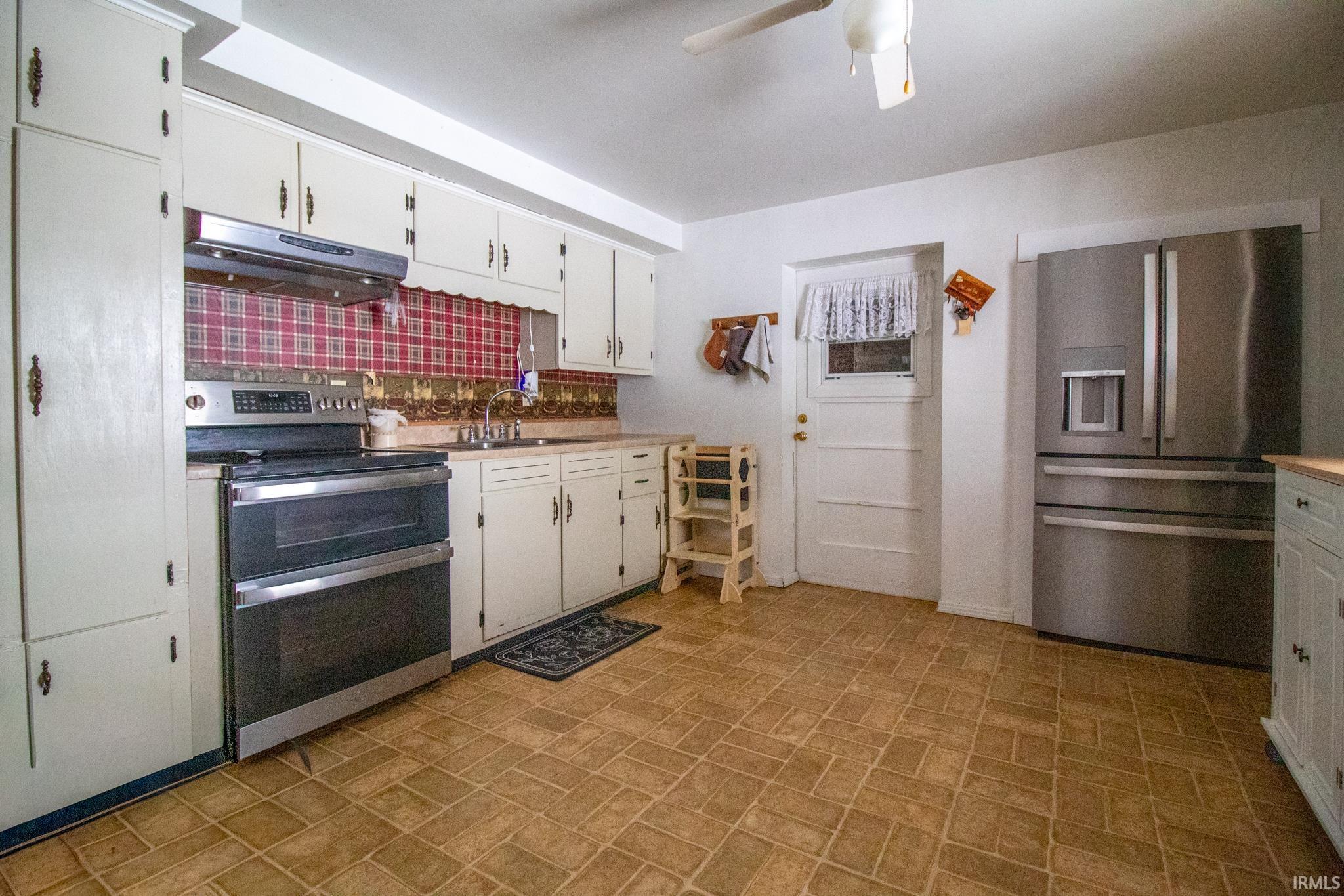 225 Angling Road Farmland, IN 47340 - Photo 10 of 25