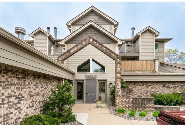 $1,595 | 2160 Ridge Drive, Unit 21, St. Louis Park, MN 55416