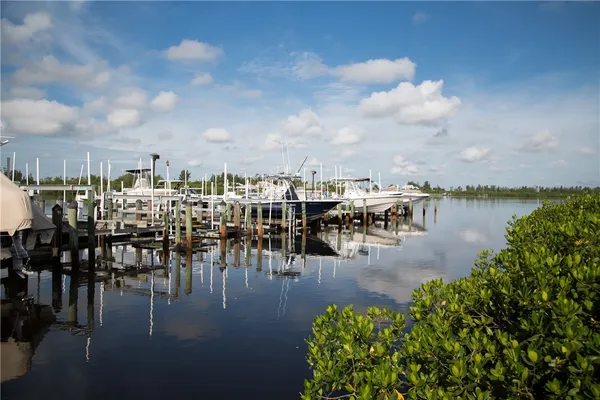 $1,995,000 | 681 North Tomahawk Trail, Vero Beach, FL 32963