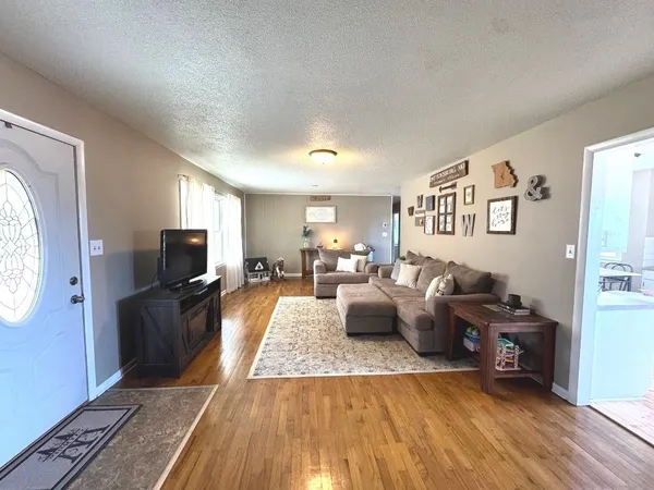 $294,000 | 17629 Key Avenue, Pattonsburg, MO 64670