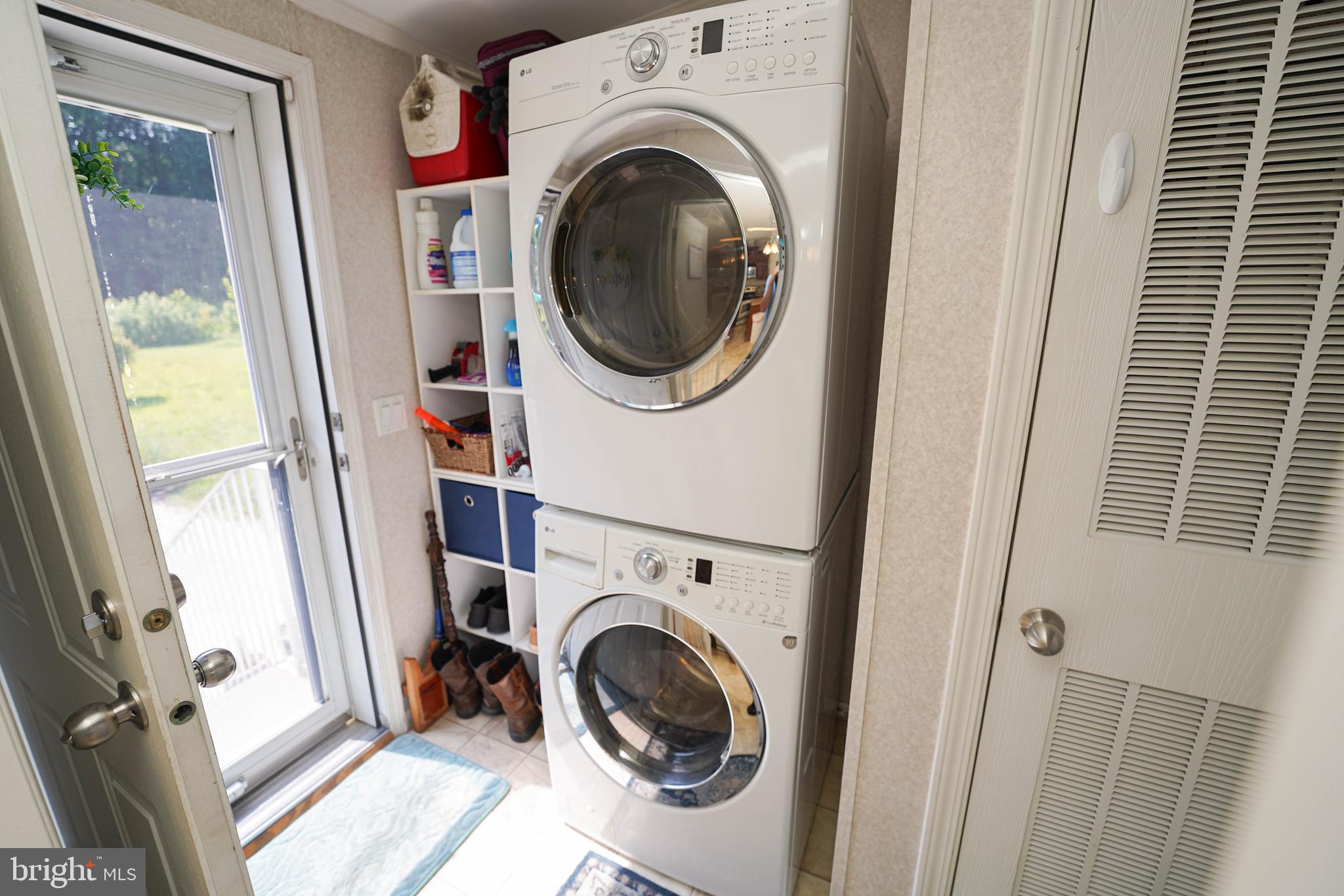 5846 Puckum Road Rhodesdale, MD 21659 - Photo 15 of 32 a utility room with dryer and washer